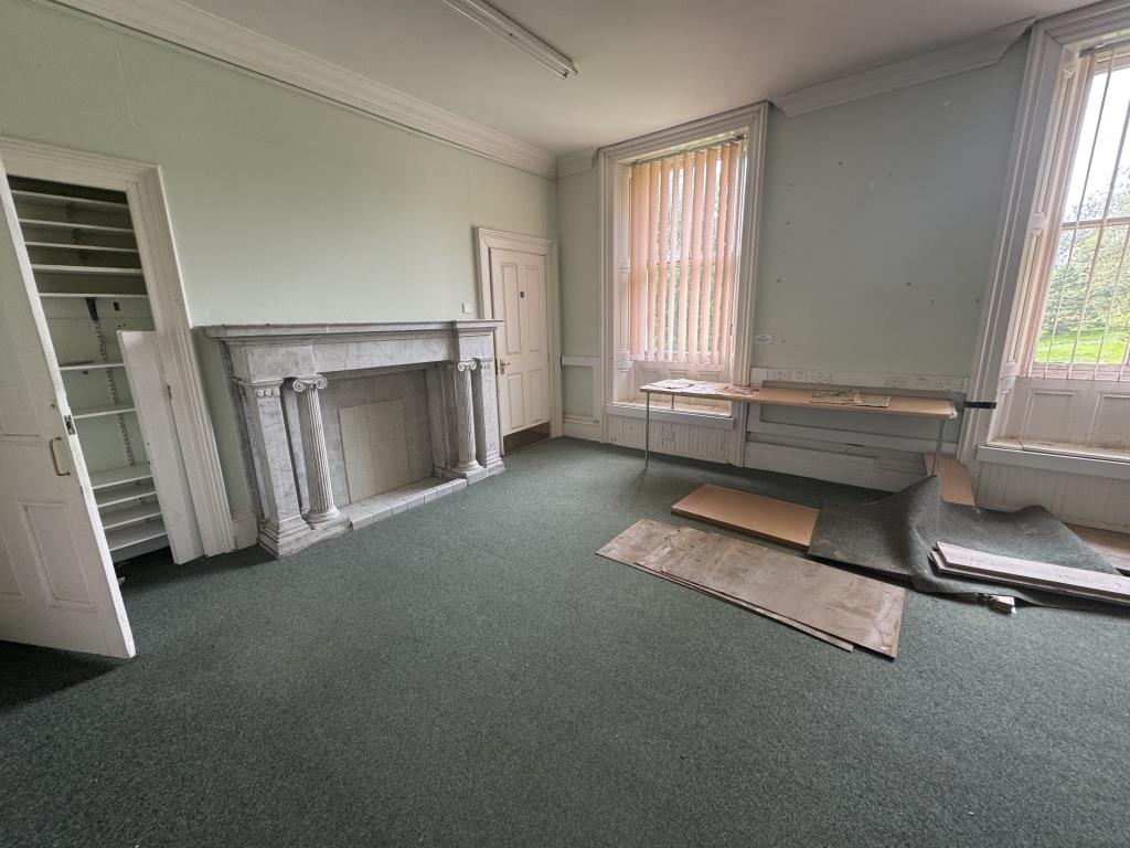 Lot: 82 - MANSION VILLA LOCATED IN CITY CENTRE PARK - Office